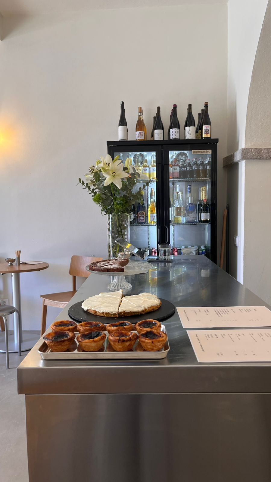 NŌMA counter with pasteis, cakes and the drinks refrigerator